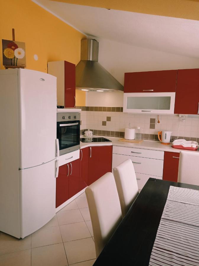 Apartment Silvija Vinišće Exterior foto