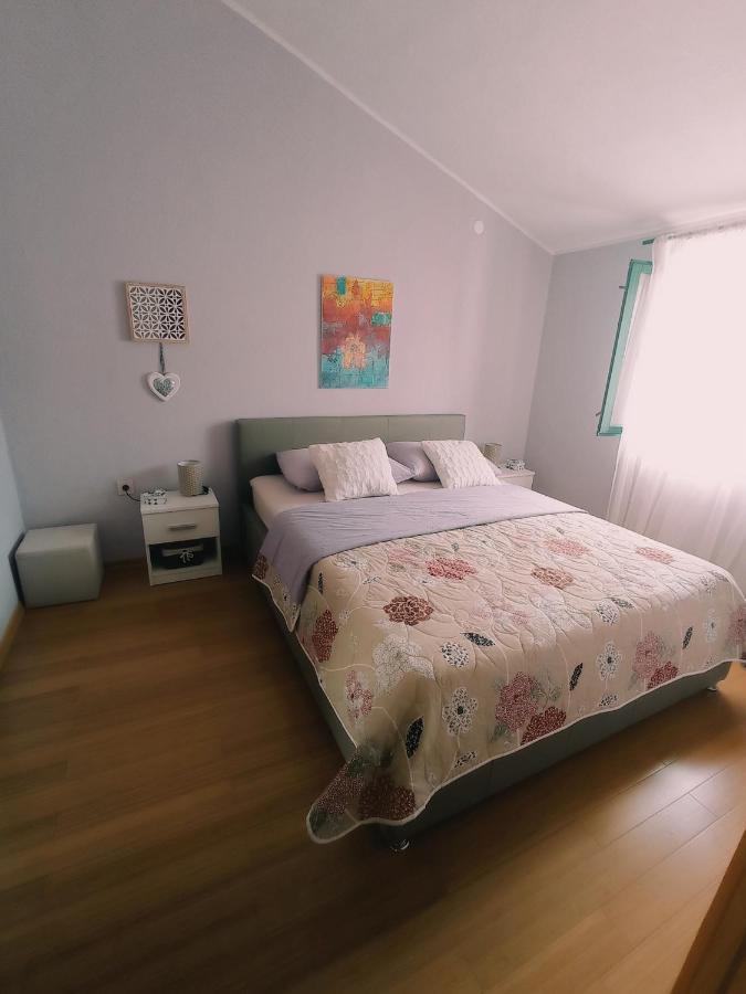 Apartment Silvija Vinišće Exterior foto