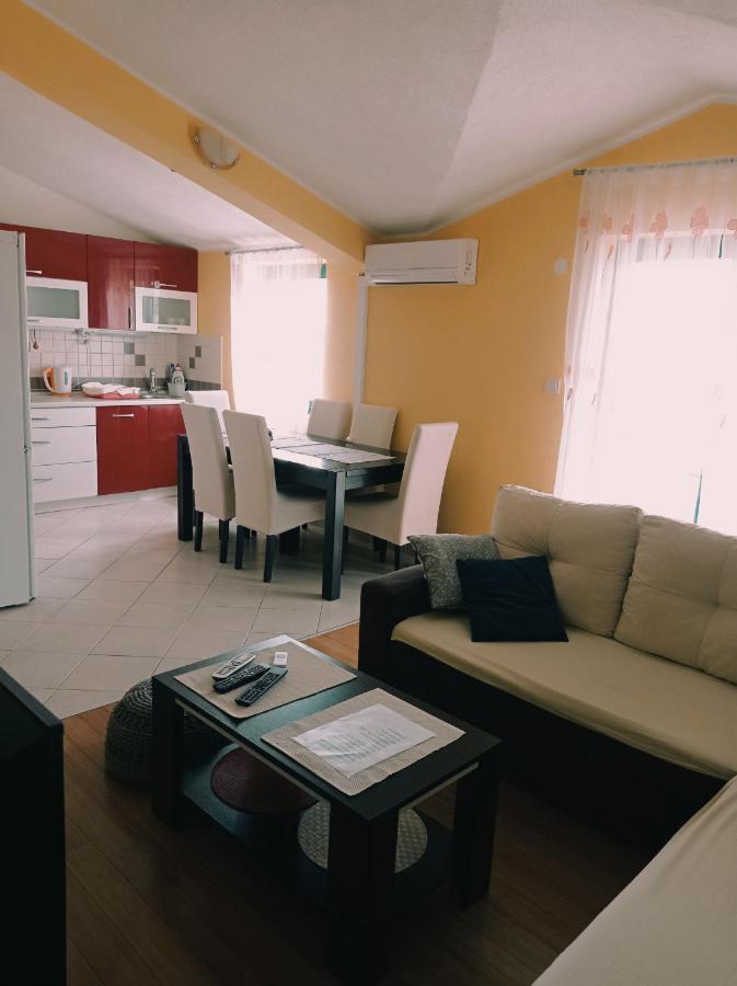 Apartment Silvija Vinišće Exterior foto