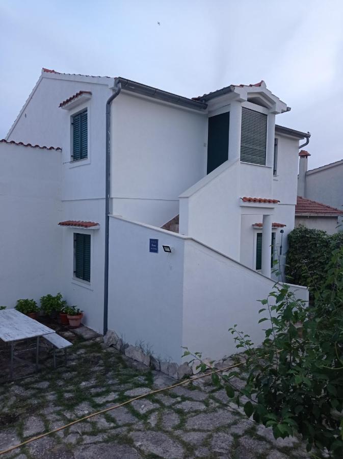 Apartment Silvija Vinišće Exterior foto