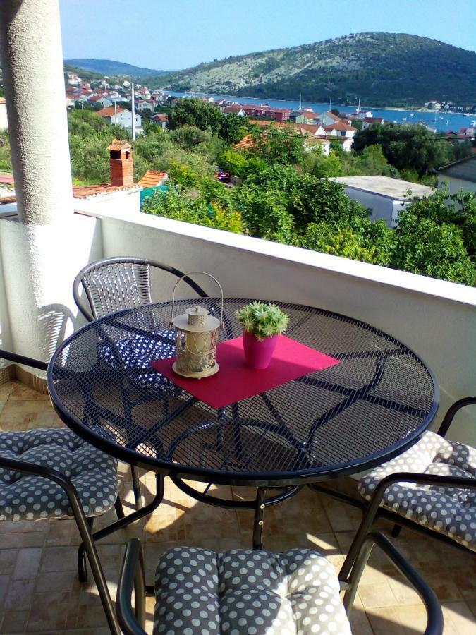 Apartment Silvija Vinišće Exterior foto