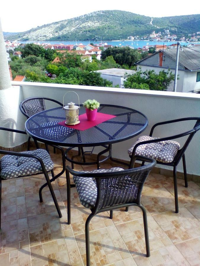 Apartment Silvija Vinišće Exterior foto