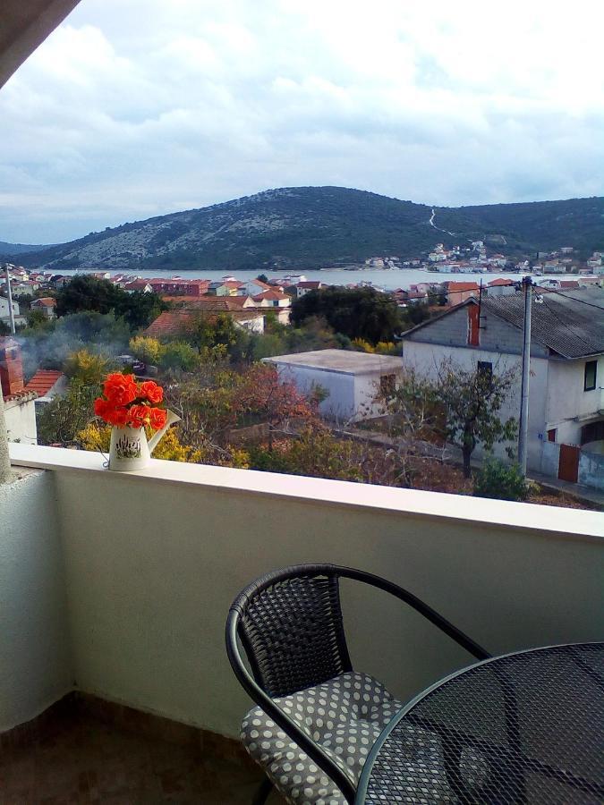 Apartment Silvija Vinišće Exterior foto